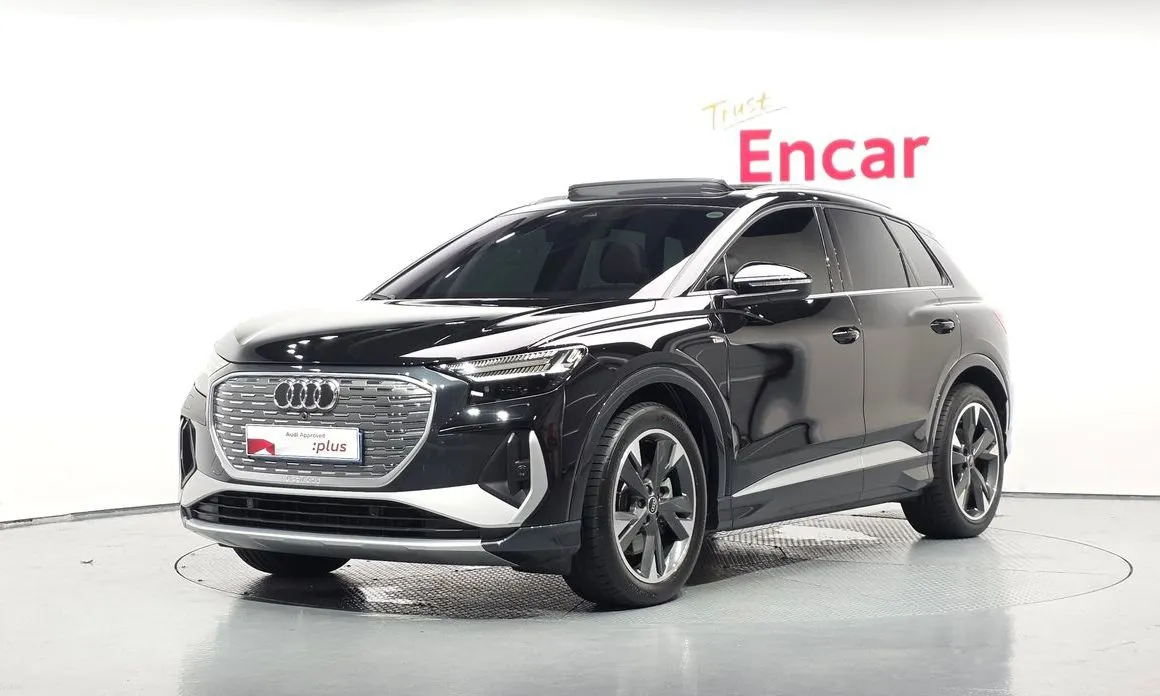 Audi Q4 e-tron — фото 1