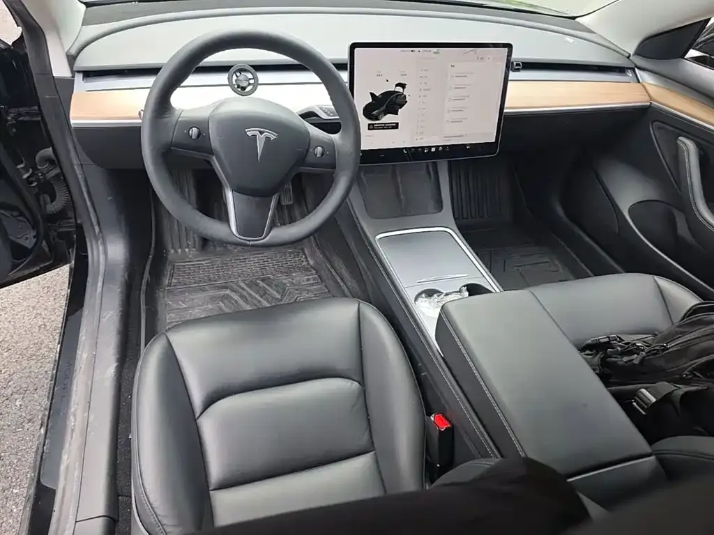 Tesla Model 3 — фото 5