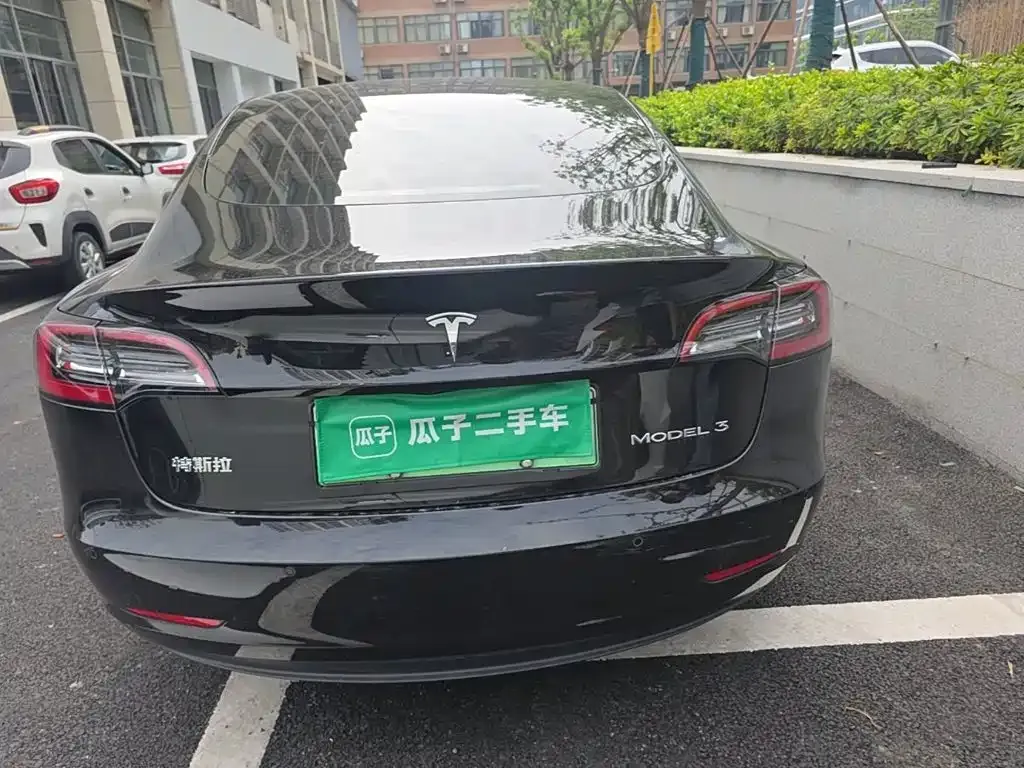 Tesla Model 3 — фото 6