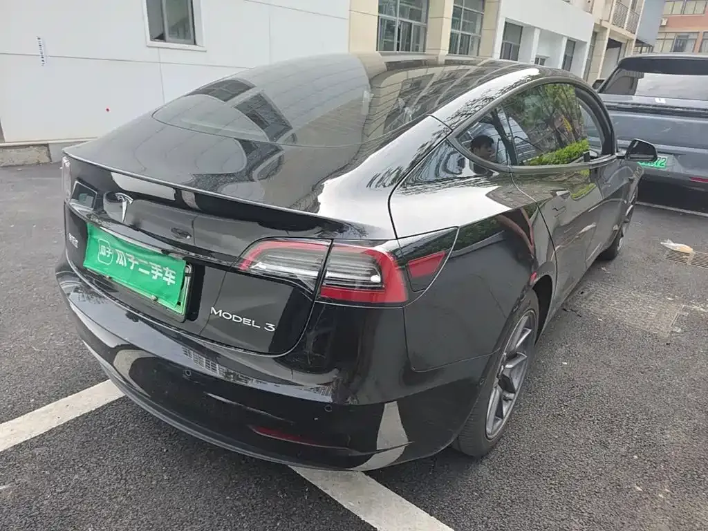 Tesla Model 3 — фото 10