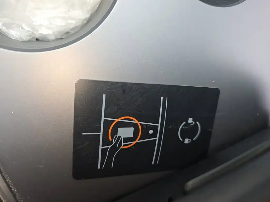 Tesla Model 3 — фото 2