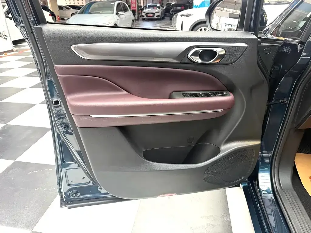 GAC Motor Trumpchi M6 — фото 2