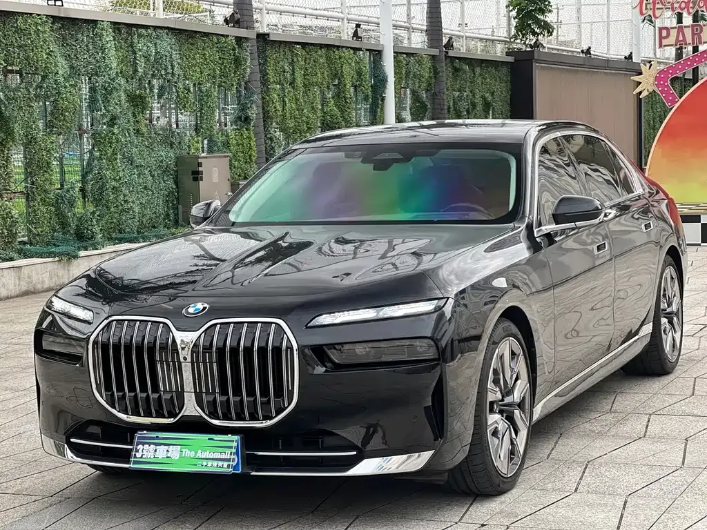 BMW 7 Series — фото 1