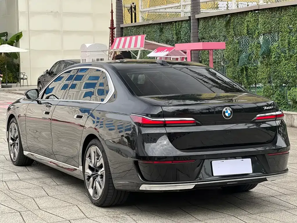 BMW 7 Series — фото 10
