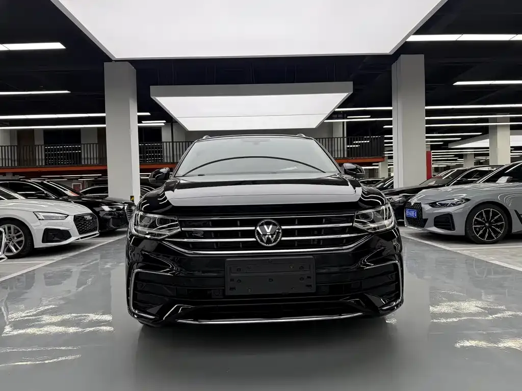 Volkswagen Tiguan L — фото 8