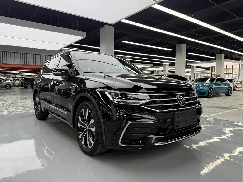 Volkswagen Tiguan L — фото 6