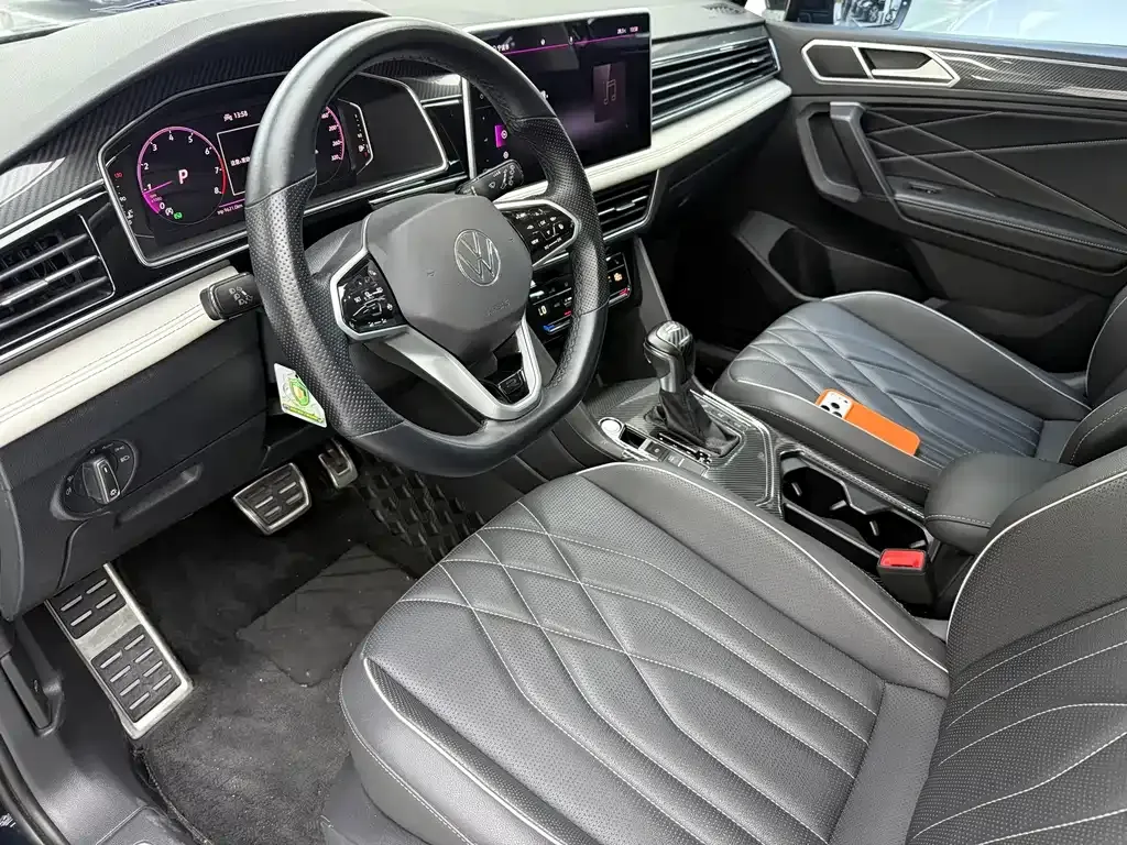 Volkswagen Tiguan L — фото 4