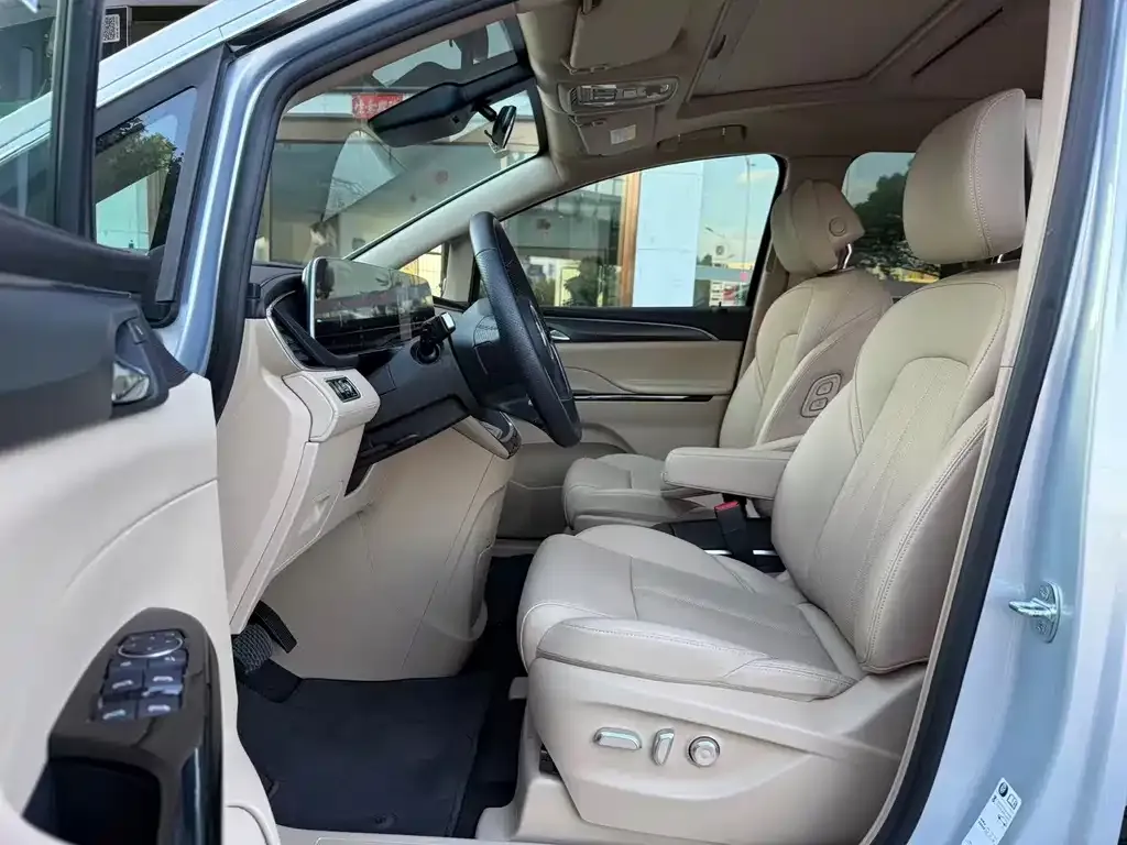 Buick GL8 Hybrid — фото 2