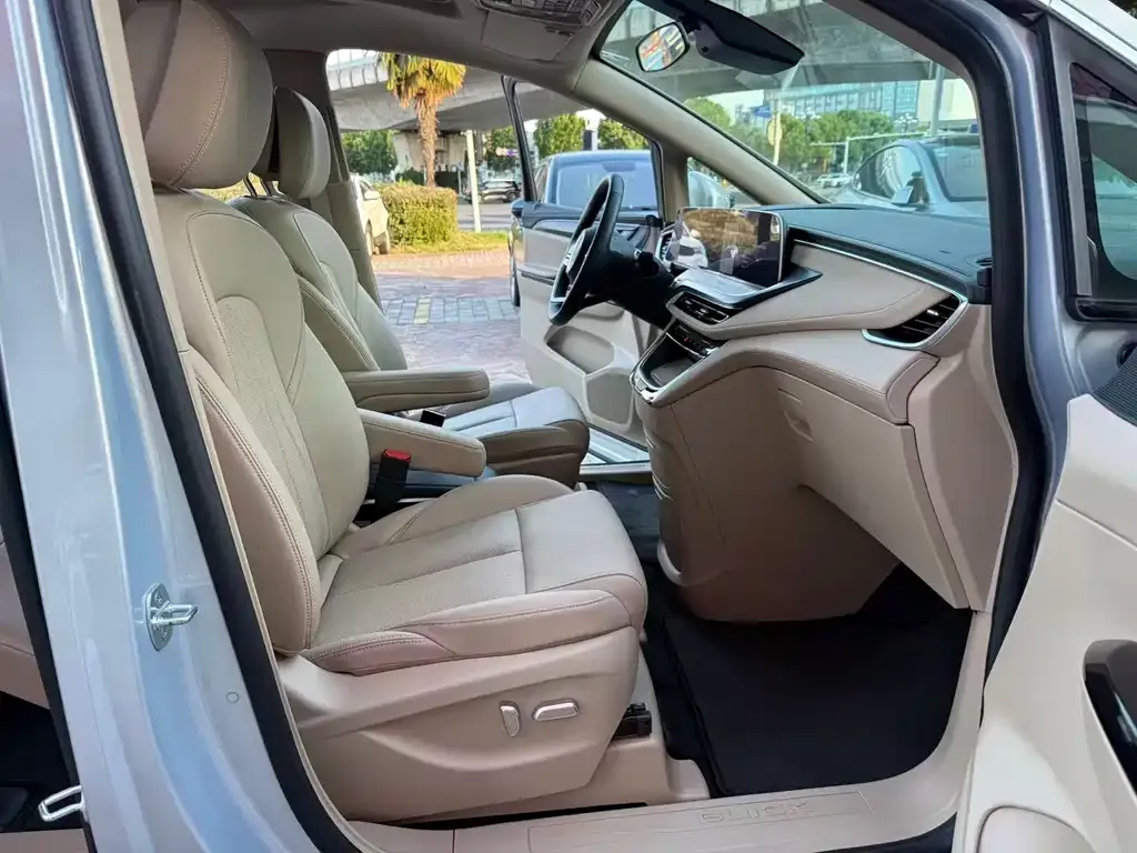 Buick GL8 Hybrid — фото 3