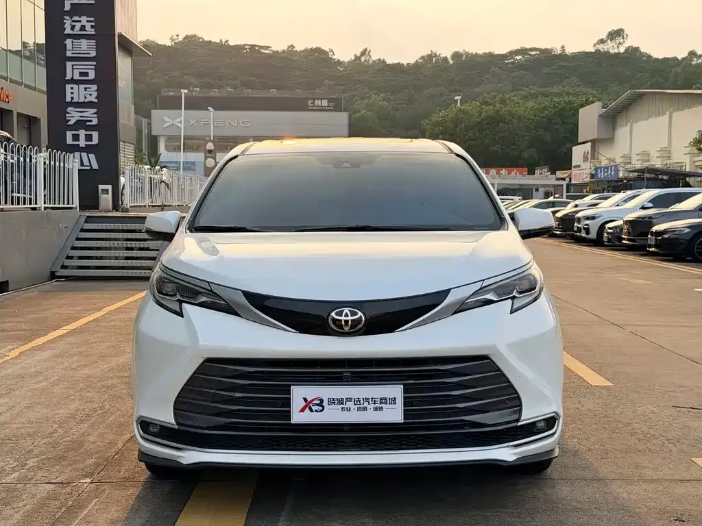 Toyota Sienna — фото 3