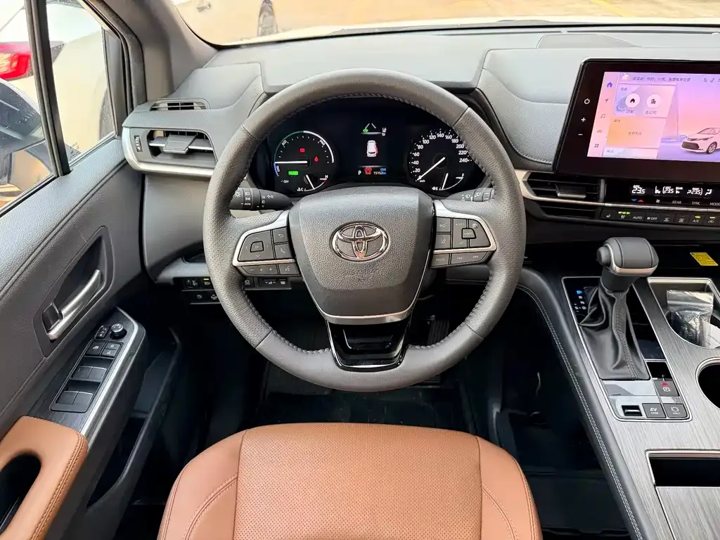 Toyota Sienna — фото 6