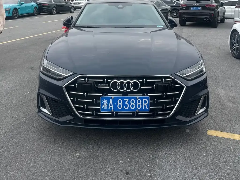 Audi A7L — фото 1
