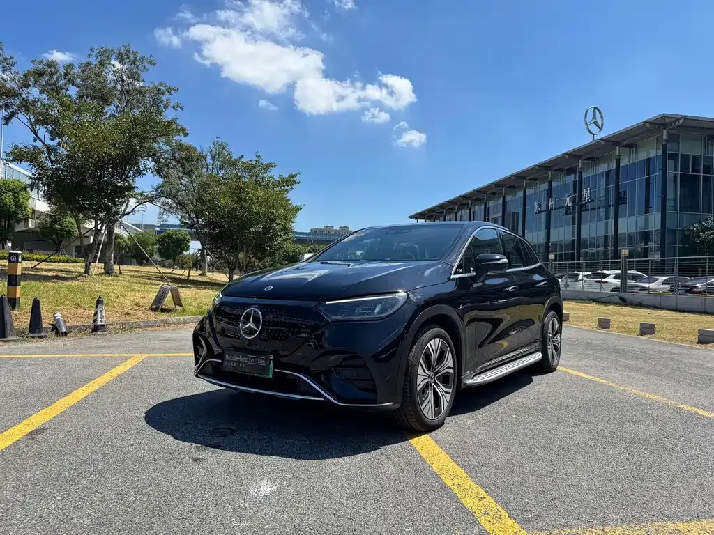 Mercedes-Benz EQE SUV — фото 1