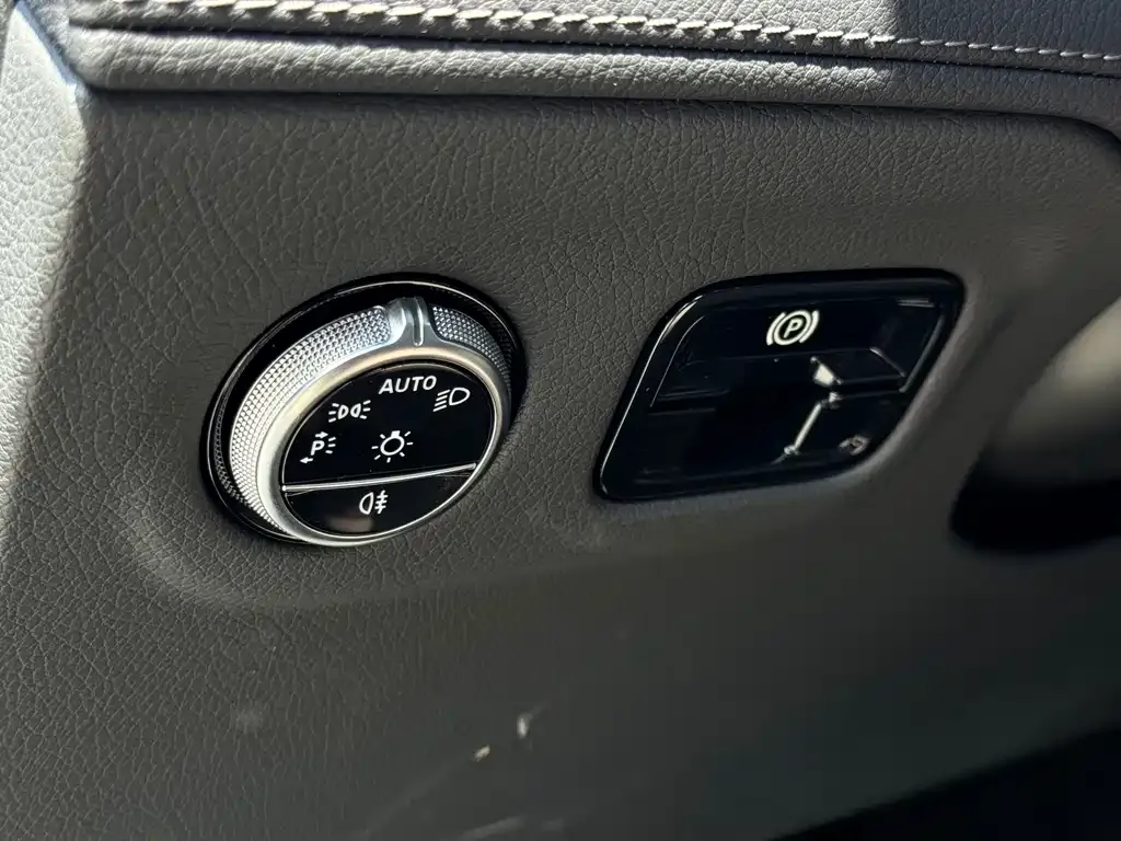 Mercedes-Benz EQE SUV — фото 10