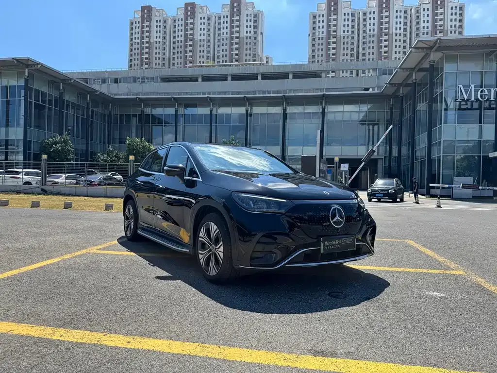 Mercedes-Benz EQE SUV — фото 3