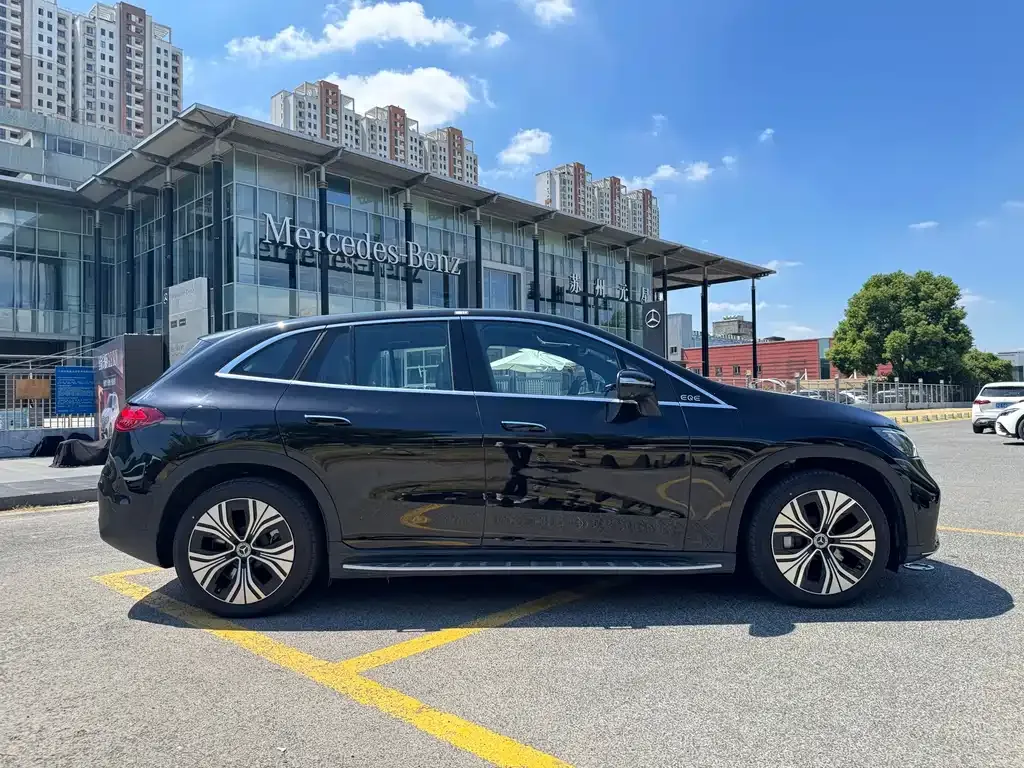 Mercedes-Benz EQE SUV — фото 4