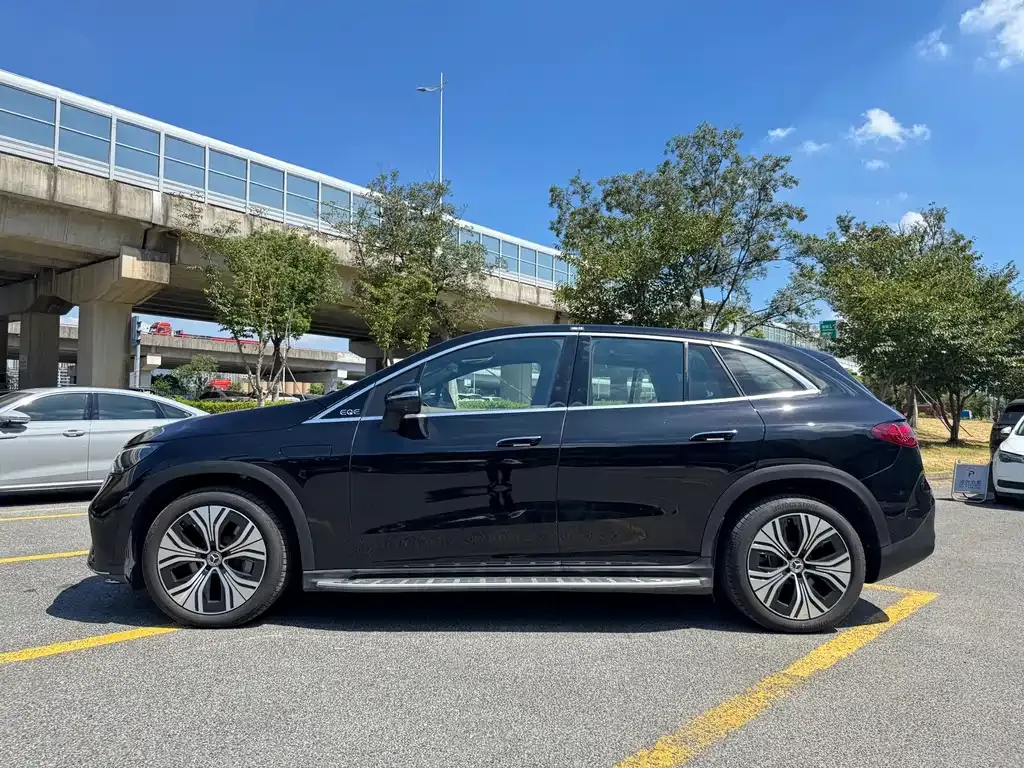 Mercedes-Benz EQE SUV — фото 2