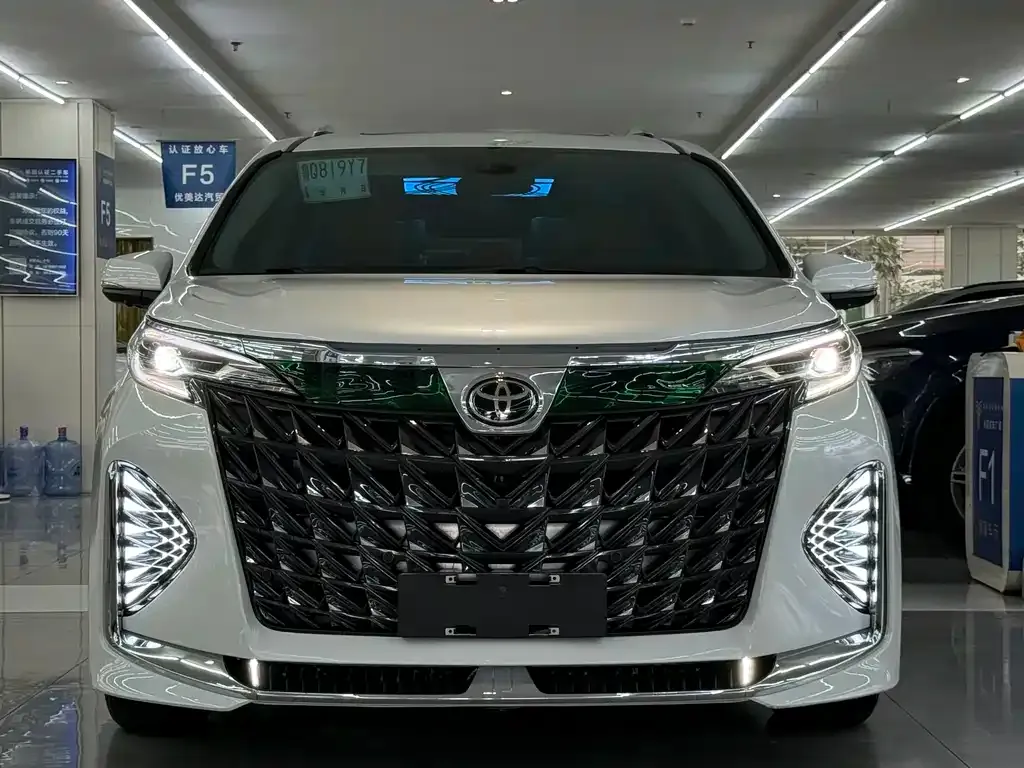 Toyota Sienna — фото 10