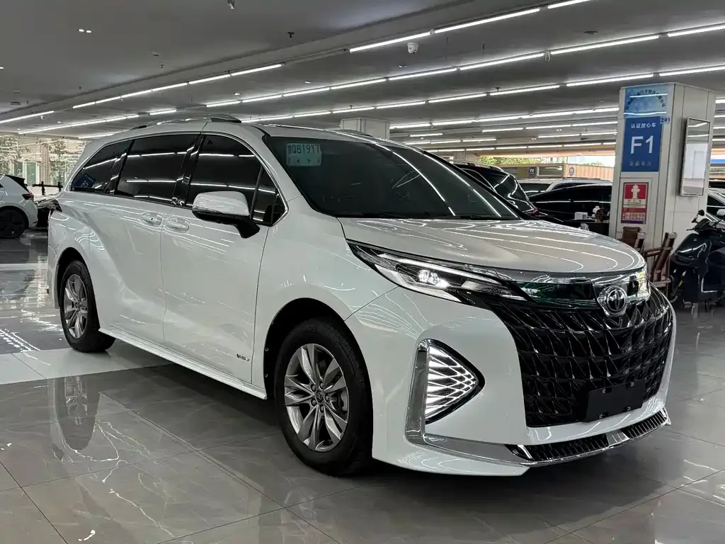 Toyota Sienna — фото 5