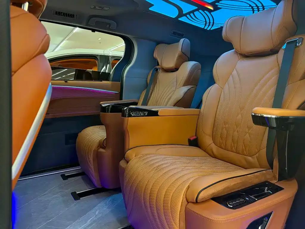 Toyota Sienna — фото 3
