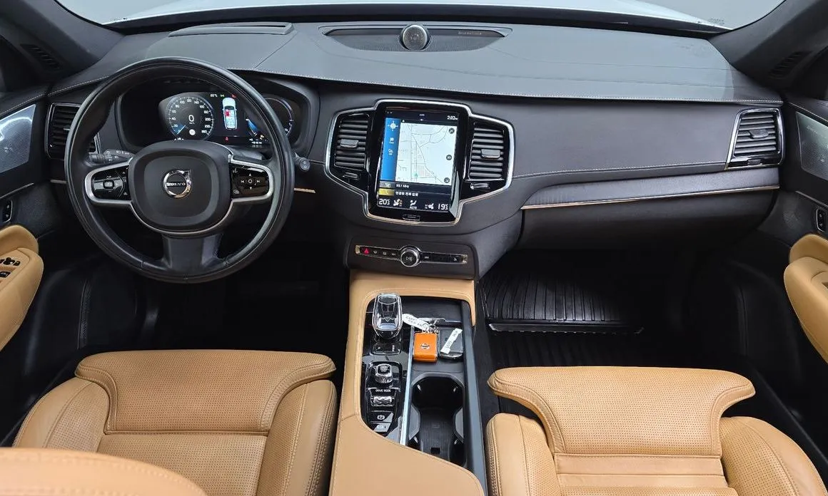 Volvo XC90 — фото 9