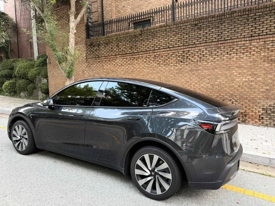 Tesla Model Y — фото 10