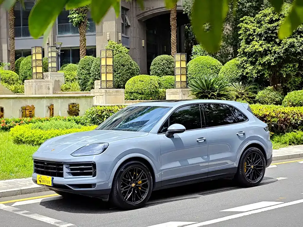 Porsche Cayenne — фото 1