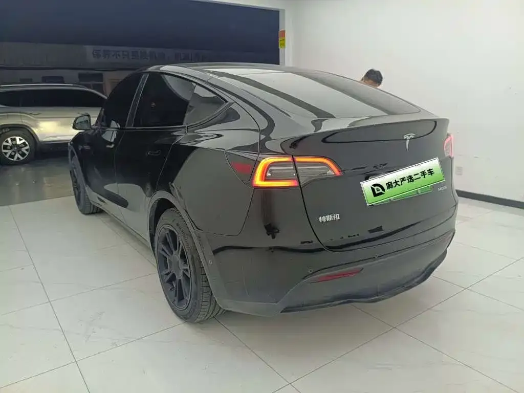 Tesla Model Y — фото 4