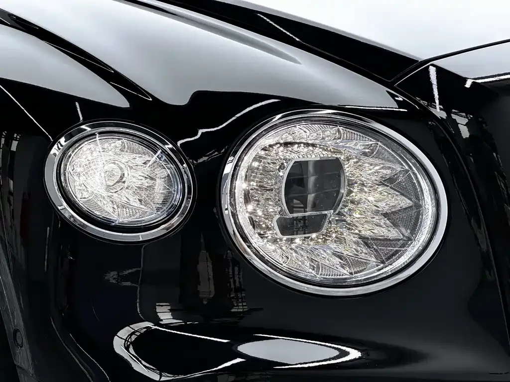 Bentley Flying Spur — фото 7