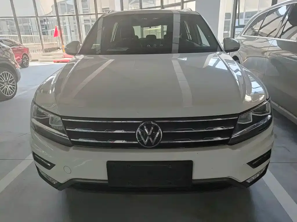 Volkswagen Tiguan L — фото 4