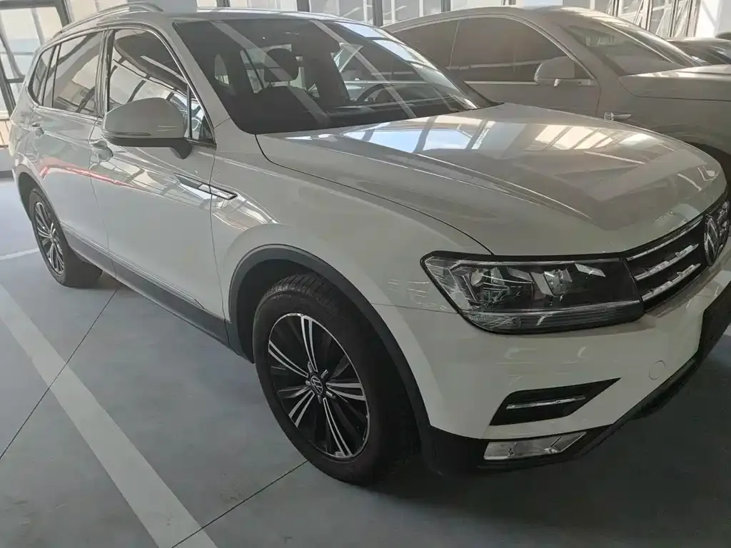 Volkswagen Tiguan L — фото 8