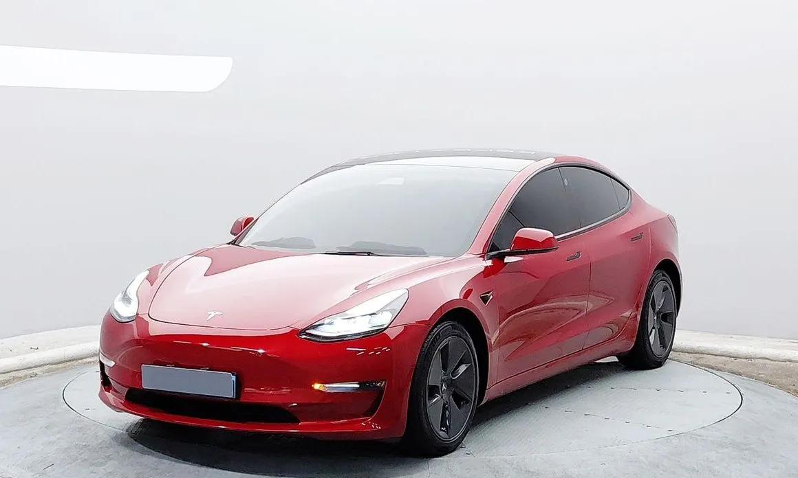 Tesla Model 3 — фото 1