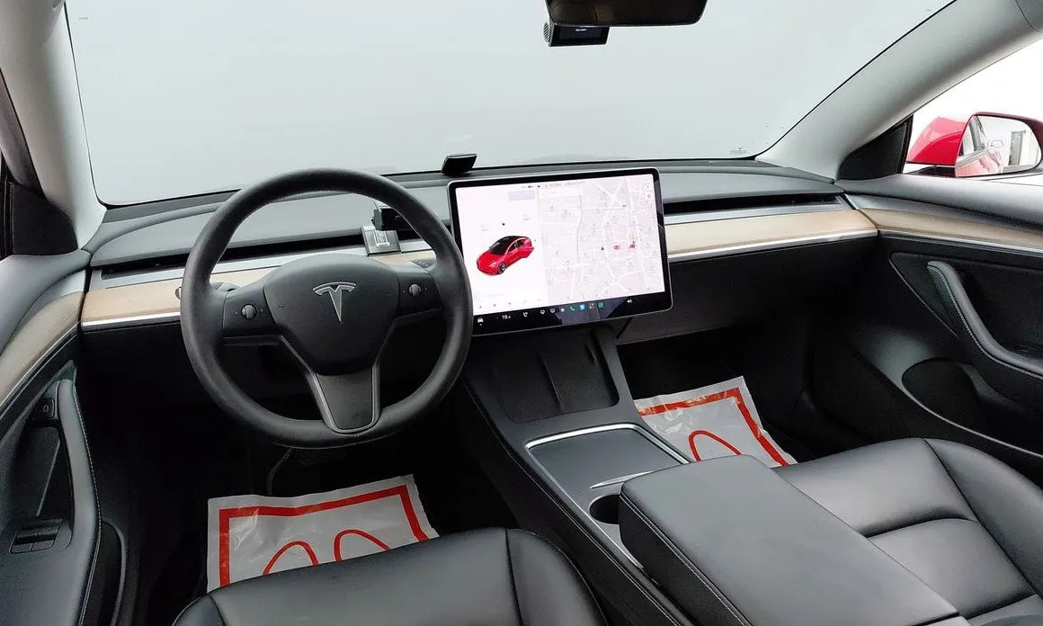 Tesla Model 3 — фото 10