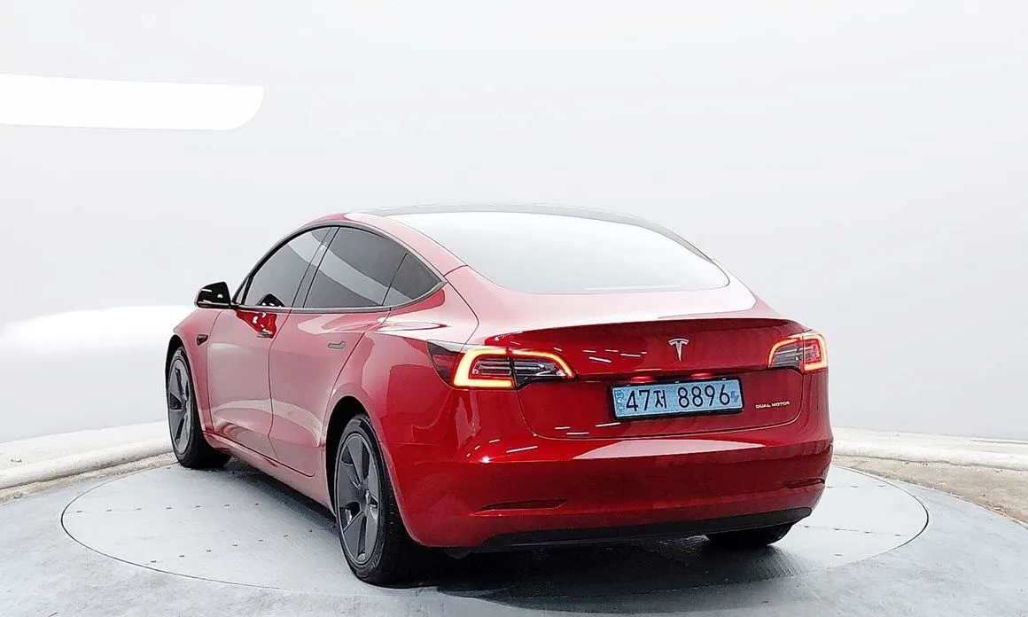 Tesla Model 3 — фото 9