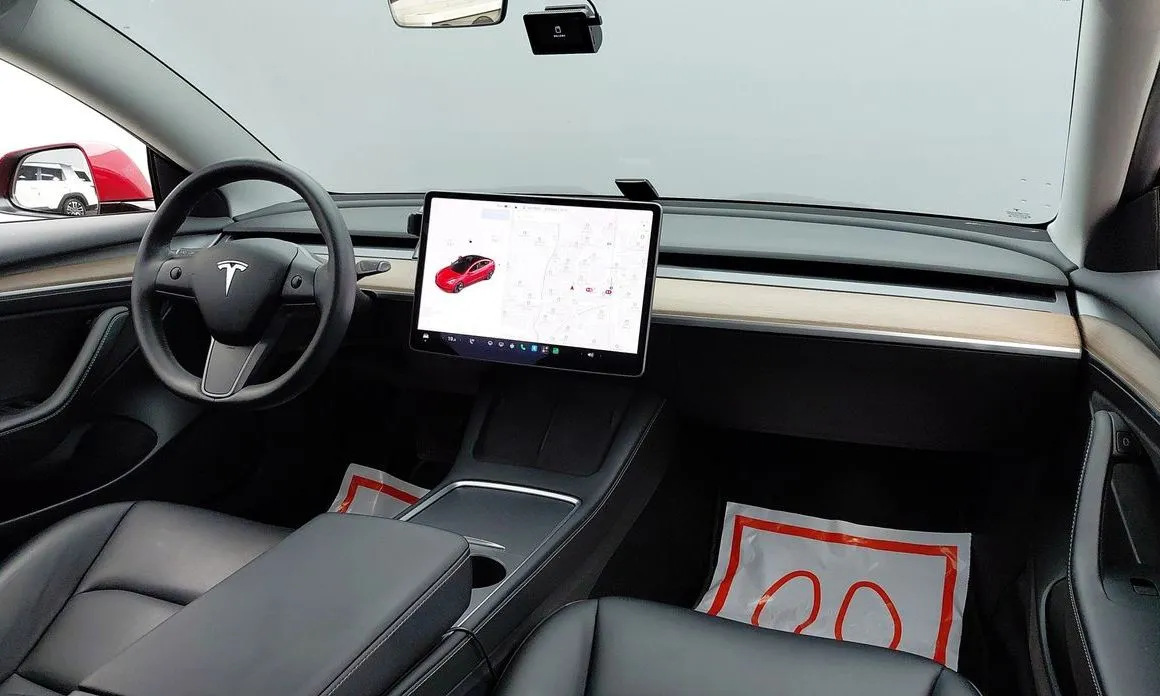 Tesla Model 3 — фото 7