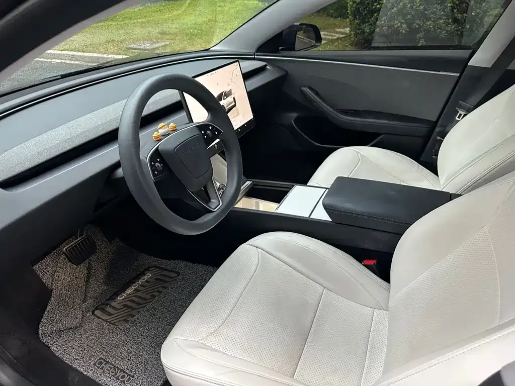 Tesla Model 3 — фото 4