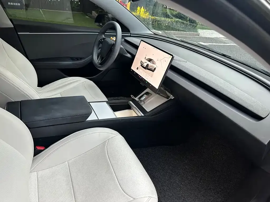 Tesla Model 3 — фото 5