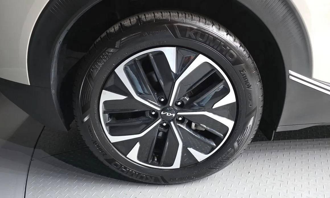 Kia EV6 — фото 6
