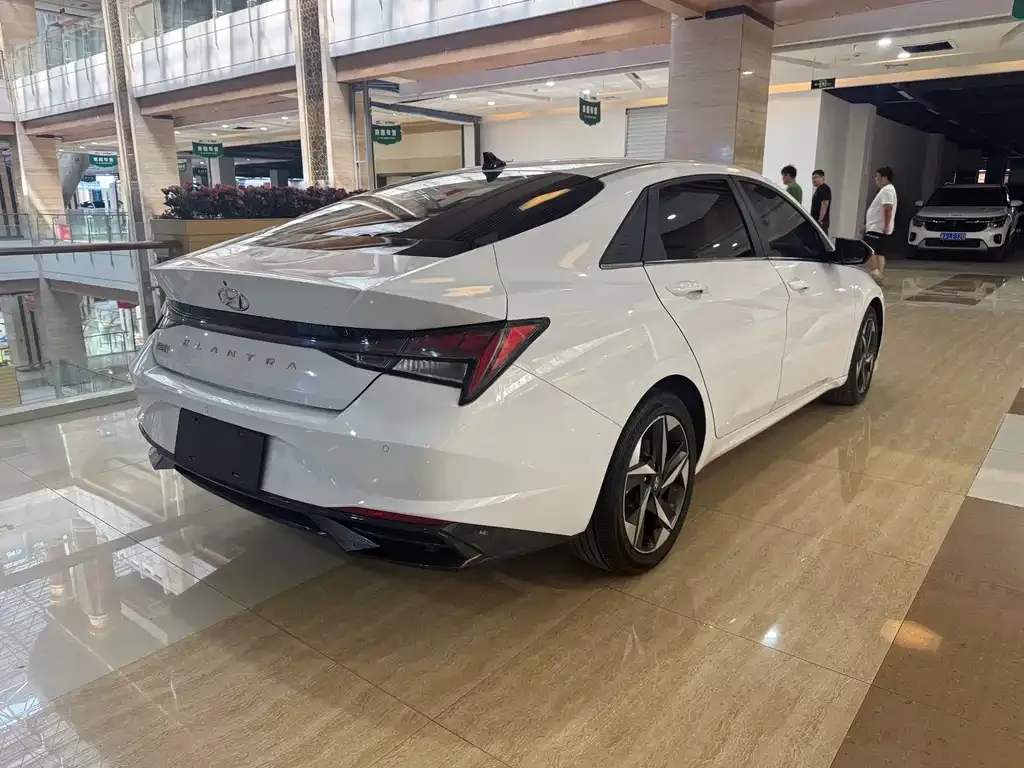 Hyundai Elantra — фото 6