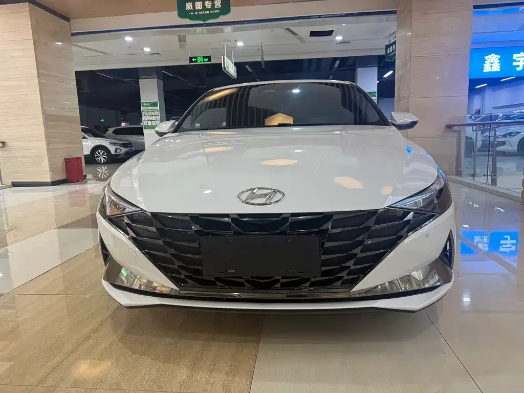 Hyundai Elantra — фото 3
