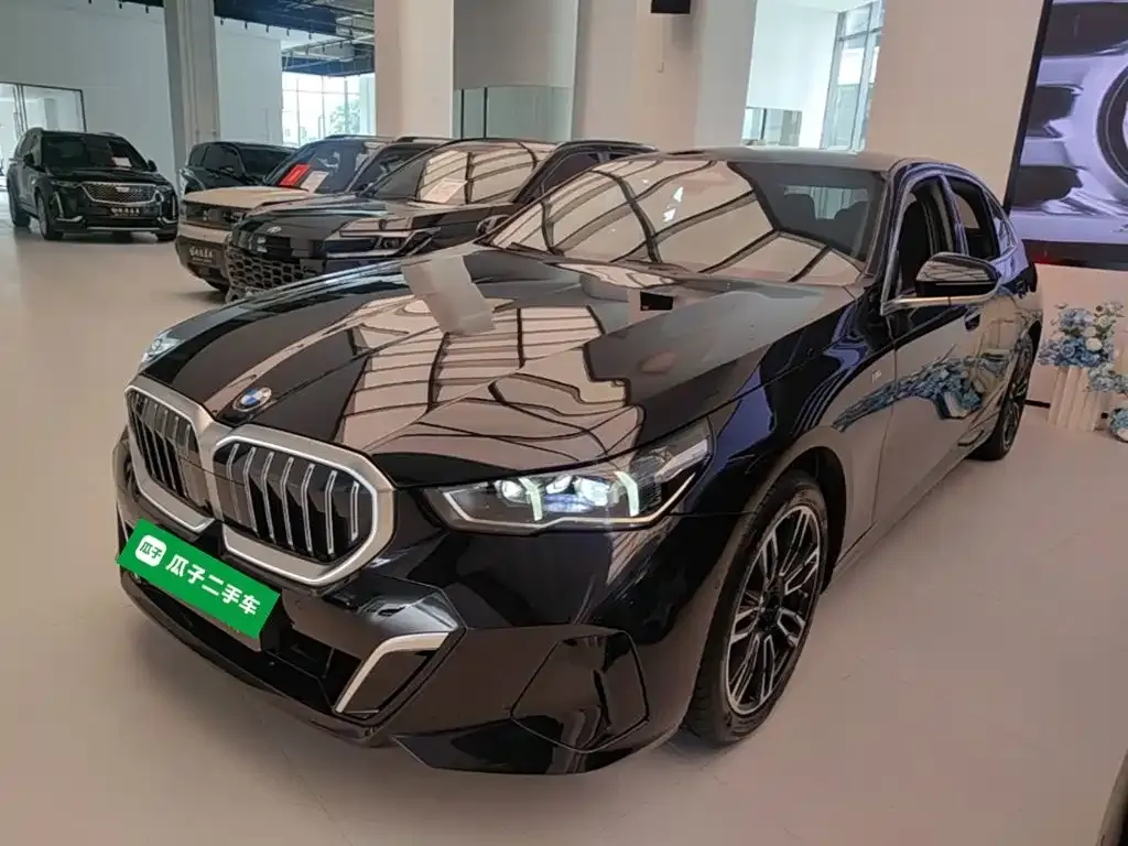 BMW 5 Series — фото 1