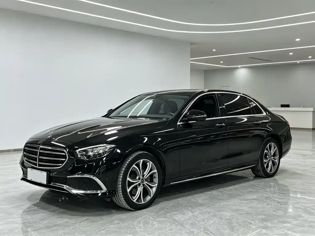 Mercedes-Benz E-Class — фото 1