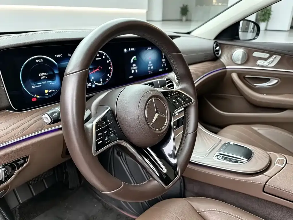 Mercedes-Benz E-Class — фото 10