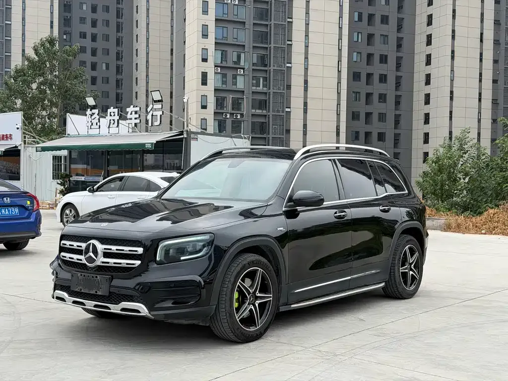 Mercedes-Benz GLB — фото 1