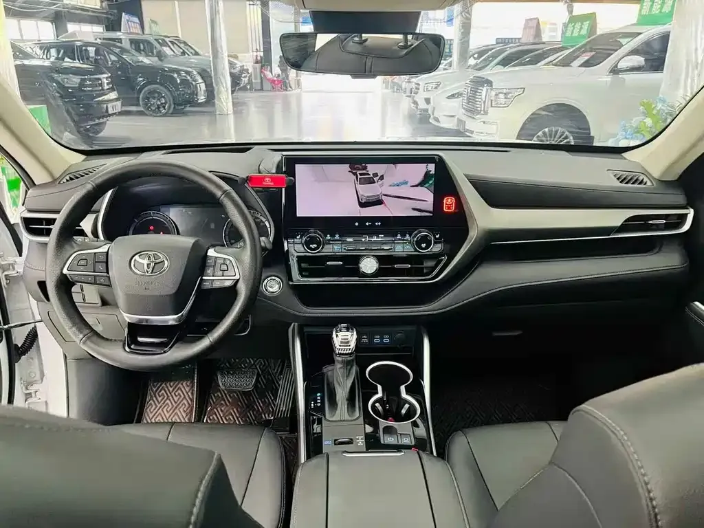 Toyota Highlander — фото 10