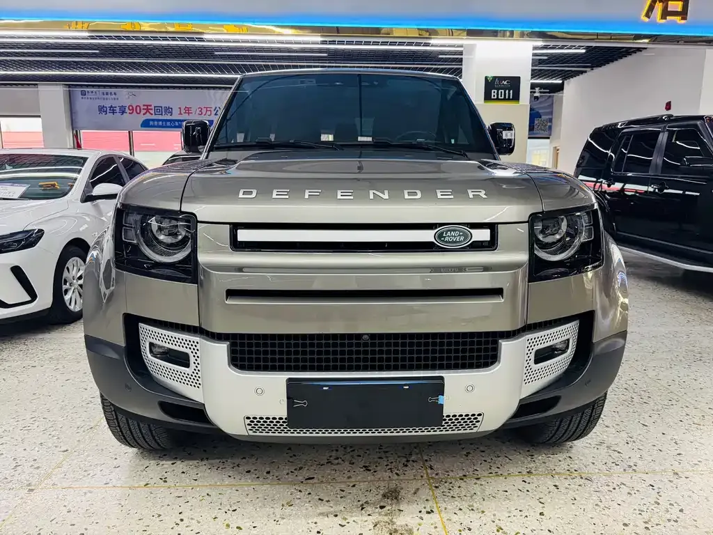 Land Rover Defender — фото 1