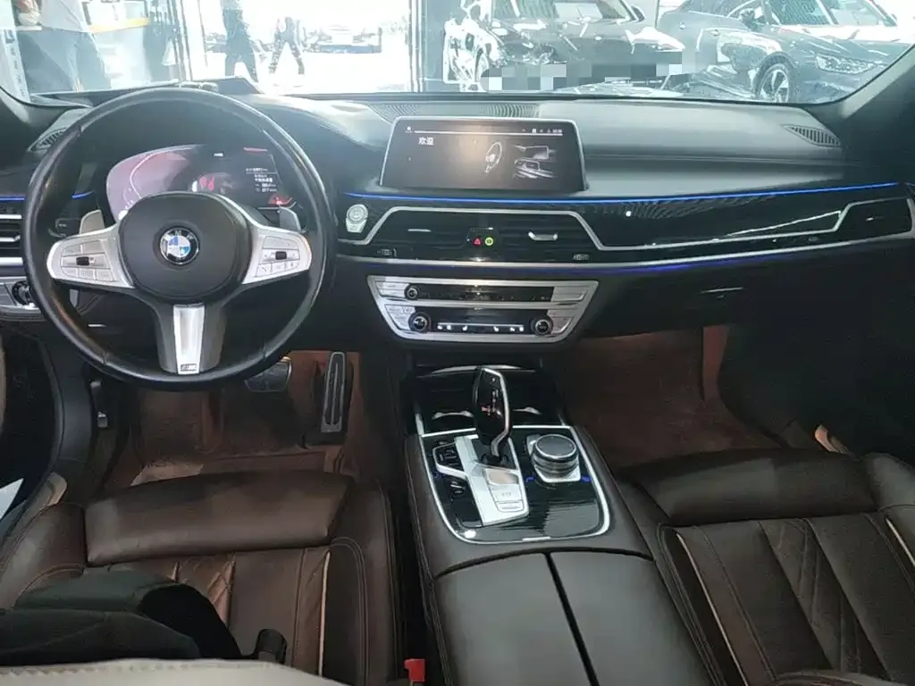 BMW 7 Series — фото 9