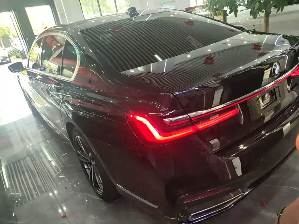BMW 7 Series — фото 10