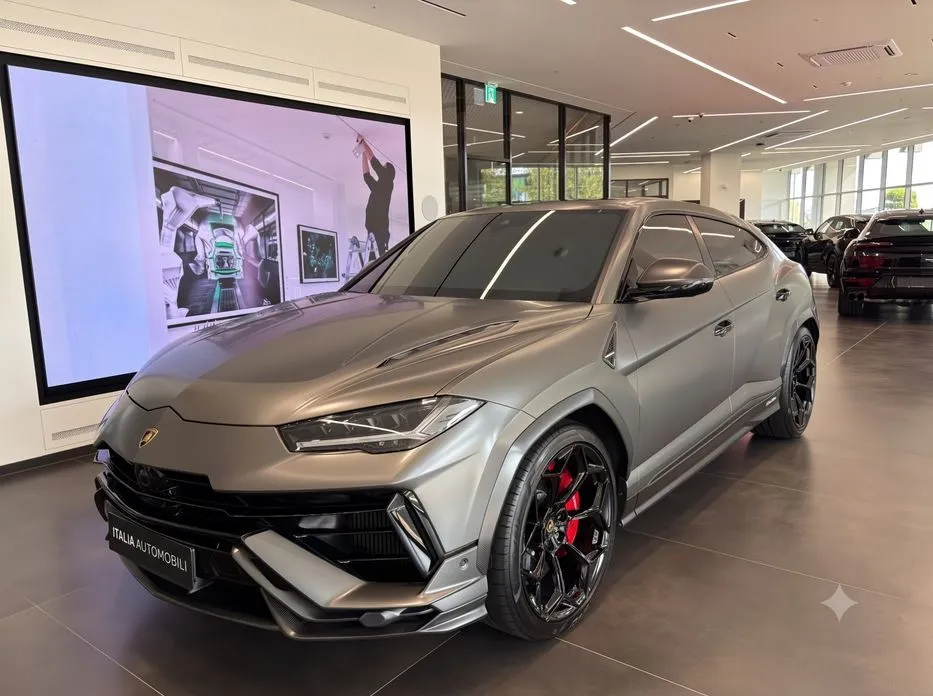 Lamborghini Urus — фото 1