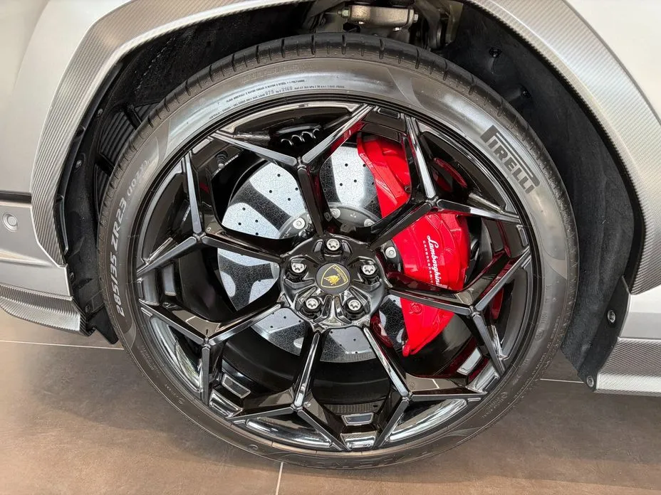 Lamborghini Urus — фото 10